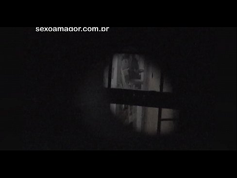 ❤️ Blondie filmohet fshehurazi nga një soditës i lagjes i fshehur pas tullave të zbrazëta ️❌ Video anale në sq.eviewporn-com.ru ❌️❤